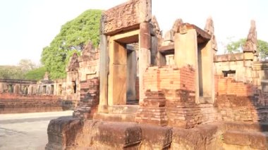 Prasat Phanomrung Tarihi Parkı yakınlarındaki Prasat Phanomrung Şatosu, Tayland 'daki Prasat Muang Tam antik Khmer tapınağında..