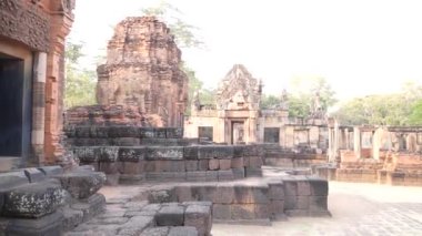 Prasat Phanomrung Tarihi Parkı yakınlarındaki Prasat Phanomrung Şatosu, Tayland 'daki Prasat Muang Tam antik Khmer tapınağında..