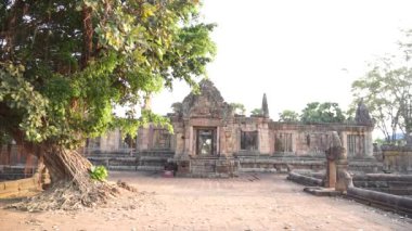 Prasat Phanomrung Tarihi Parkı yakınlarındaki Prasat Phanomrung Şatosu, Tayland 'daki Prasat Muang Tam antik Khmer tapınağında..