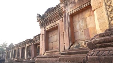 Prasat Phanomrung Tarihi Parkı yakınlarındaki Prasat Phanomrung Şatosu, Tayland 'daki Prasat Muang Tam antik Khmer tapınağında..