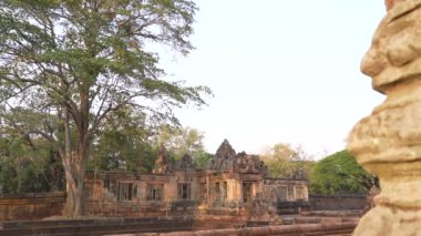 Prasat Phanomrung Tarihi Parkı yakınlarındaki Prasat Phanomrung Şatosu, Tayland 'daki Prasat Muang Tam antik Khmer tapınağında..