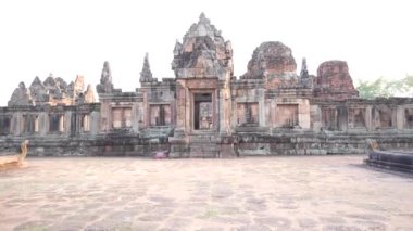 Prasat Phanomrung Tarihi Parkı yakınlarındaki Prasat Phanomrung Şatosu, Tayland 'daki Prasat Muang Tam antik Khmer tapınağında..
