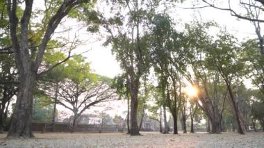 Prasat Phanomrung Tarihi Parkı yakınlarındaki Prasat Phanomrung Şatosu, Tayland 'daki Prasat Muang Tam antik Khmer tapınağında..