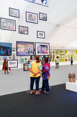 Buriram 'ın renkleri, İpek Buriram, örülmüş kumaş bir zanaat mesleği Amphoe Na Pho ile ünlüdür. Buri Ram Eyaleti, 26 Mart 2024, Tayland