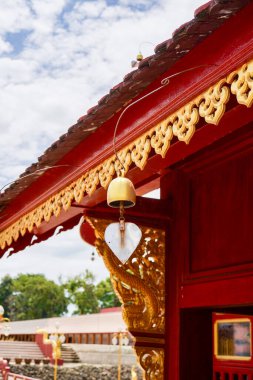 Wat Pa Lahan Sai, Tayland 'ın kalbinde ziyaretçilere barışçıl ve ruhani bir deneyim sunan geleneksel Budist mimarisi, dingin bir çevre, kutsal anıtlar ve kültürel miras sunan antik bir Tayland orman tapınağıdır..