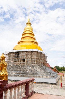 Wat Pa Lahan Sai, Tayland 'ın kalbinde ziyaretçilere barışçıl ve ruhani bir deneyim sunan geleneksel Budist mimarisi, dingin bir çevre, kutsal anıtlar ve kültürel miras sunan antik bir Tayland orman tapınağıdır..