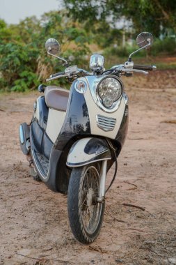 Klasik Fino motorsikleti klasik stil, pürüzsüz sürüş ve zarif tasarım kombinasyonları, şehir turu ve retro meraklıları için mükemmel, 7 Eylül 2025, Buriram Tayland.