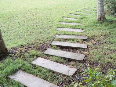 Kaldırımlar Tayland Caddesi Dekorasyonları 'ndan Geçiş Tahta patika Ev dekorasyonunda Tayland tarzı.