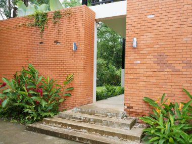 Kaldırımlar Tayland Caddesi Dekorasyonları 'ndan Geçiş Tahta patika Ev dekorasyonunda Tayland tarzı.