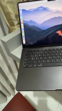 MacBook Pro 2024 Şık Modern Apple Laptop ile Tasarım ve Görünüm 15 Ağustos 2025, Tayland.