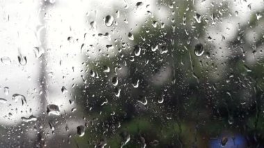 Yeşil Arkaplan Moody 'li Pencere Camına Düşen Yağmur 