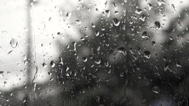 4K 'da Yağmur Damlalarını Kapat Pencerelerden Aşağı Akıyor