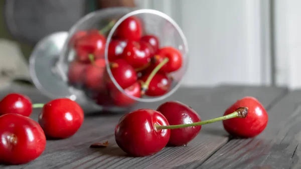 Red Cherry Berries Scattered Wooden Table Wooden Board Red Cherry — Stockfoto