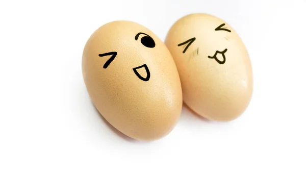 Два Жовті Яйця Намальованими Емоціями Білому Тлі Яйця Посмішками Очима — стокове фото
