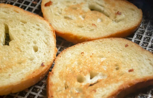 Toast Een Pan Gegrild Brood Een Koekenpan Brood Met Een Rechtenvrije Stockfoto's