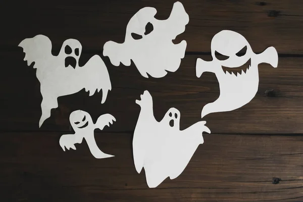 Les Décorations Halloween Sont Des Fantômes Fantômes Papier Sur Une — Photo