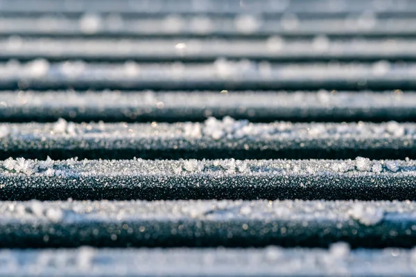 Makro Snímek Ledových Krystalů Sněhu Kovových Vzpěrách — Stock fotografie
