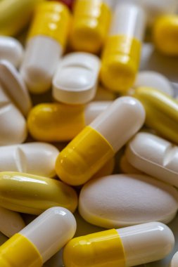Kapsül ve tablet olarak çeşitli ilaçların kapatılması