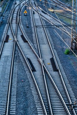 Demiryolu hattını bir şalterle kapatın.