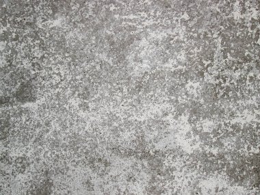 Sert eski boyayla beton yüzey. Hafif kumlu yüzey.