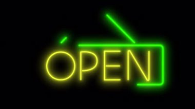Neon yeşili yazıtlar. Siyah ekranda açık. Bir kafe, restoran, kulüp, ofis için tabela. Açık bir iş konsepti. 4K 'da alfa ile aydınlatma animasyonu.