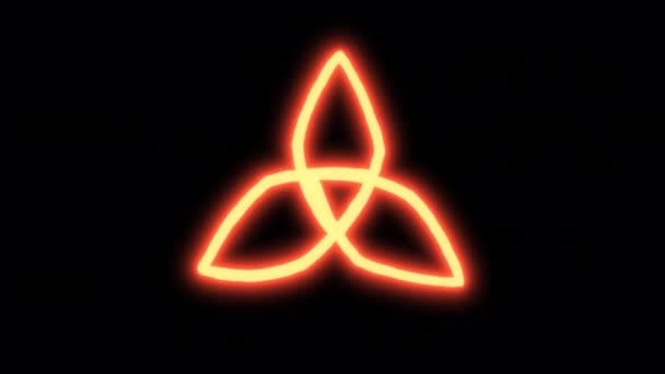 ブラックスクリーン上のさまざまな角度から収集するシャムロックを燃やす 3人の力とシュラのアニメーション 神秘的なシンボルを備えたストックビデオ ネオン — ストック動画