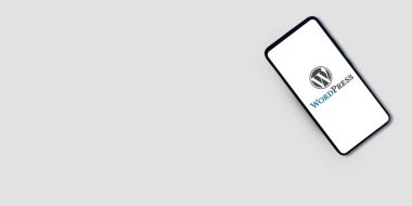 Boş boşluk afişi, editoryal arkaplan ile mobil ekranın içinde web sitesi oluşturma aracı sözcük presi