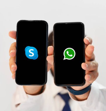  Skype vs Whatsapp İki Akıllı Telefon Editör Analizi, İletişim Özellikleri ve Kullanıcı Deneyimi