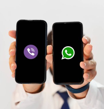 Viber vs WhatsApp Editör Genel Görünümü ile Mesajlaşma ve İletişim Özellikleri Analizi İçin İki Akıllı Telefon