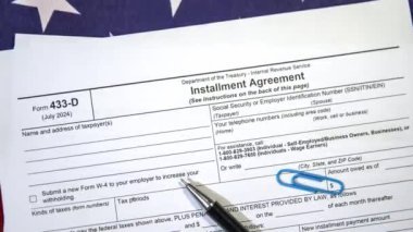 Kurulum Anlaşması, ABD bayrağı ve kağıt üzerinde yeri olan 4K görüntüler oluşturur. 433 D form video