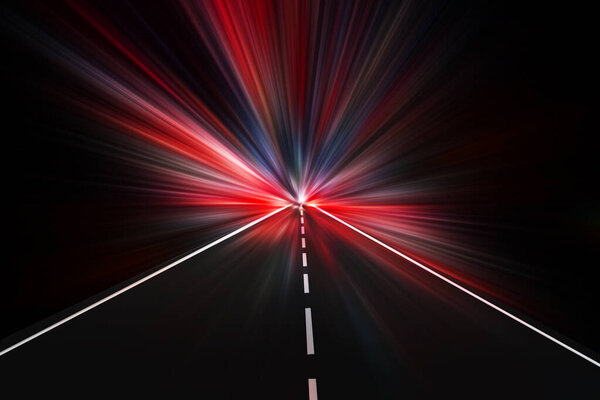 Красочные быстрые огни в ночное время на дороге, движение размытый фон с конечной точкой дороги. Быстрый движущийся светящийся фон