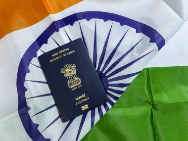 Hindistan Cumhuriyeti pasaport konsepti, arka planda bayrak, Seyahat. Hint, ulusal, milliyet