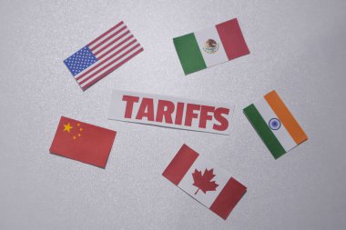 Amerika Birleşik Devletleri 'nin birden fazla ülkede gümrük vergileri, iş ve vergi kavramları. Bayraklar, Hindistan, Çin, ABD, Kanada, ticaret savaşı