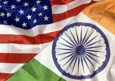 Amerika Birleşik Devletleri ve Hindistan bayrağı konsepti, iş, ticaret, savaş, gümrük vergisi. ABD ve Hindistan ihtilaf geçmişi