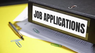 İş Uygulamaları halka klasöründe 4k 'lık görüntüler var. İş başvuruları, formlar