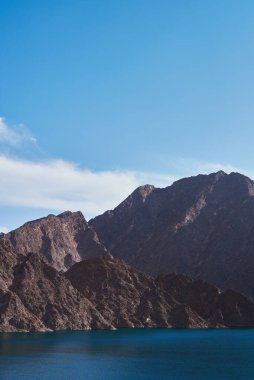 Hatta, Dubai 'deki Lake and Hajar Dağları. Hatta Baraj Manzarası. Dağ manzarası