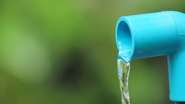 Concepto Escasez Agua Crisis Del Agua Pequeña Cantidad Agua Corriente — Vídeo de stock