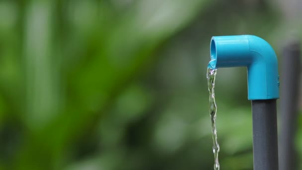 Концепция Нехватки Воды Водного Кризиса Небольшое Количество Проточной Воды — стоковое видео