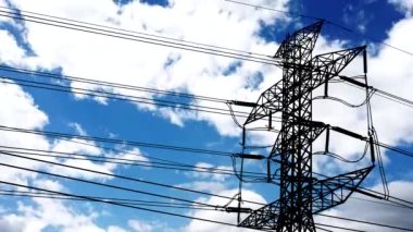Yüksek voltajlı güç iletim kuleleri karmaşık çelik yapıya sahiptir. yüksek voltajlı elektrik hatları, yüksek voltajlı elektrik iletim kulesi
