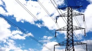Yüksek voltajlı güç iletim kuleleri karmaşık çelik yapıya sahiptir. yüksek voltajlı elektrik hatları, yüksek voltajlı elektrik iletim kulesi