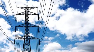 Yüksek voltajlı güç iletim kuleleri karmaşık çelik yapıya sahiptir. yüksek voltajlı elektrik hatları, yüksek voltajlı elektrik iletim kulesi