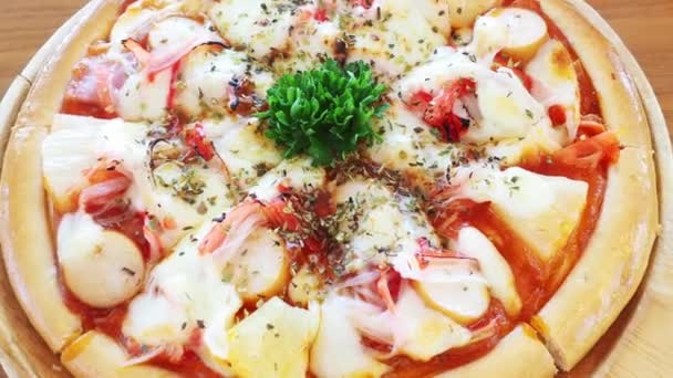 Close Delicioso Lanche Pizza Havaiana Mesa Conceito Alimentos Gordos — Vídeo de Stock