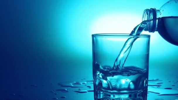 Nalít Pitnou Vodu Sklenice Koncepce Zdravé Pitné Vody — Stock video