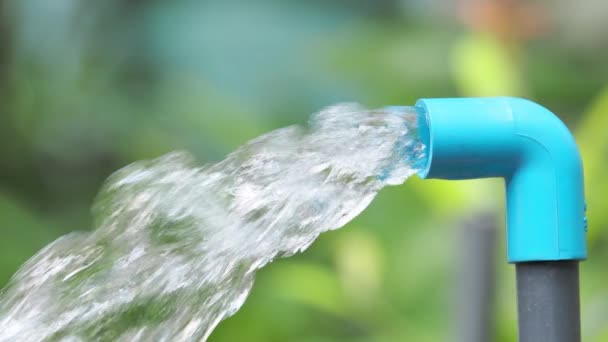 Koncepce Hospodaření Čistou Vodou Pro Lidi Čistá Voda Tekoucí Potrubí — Stock video