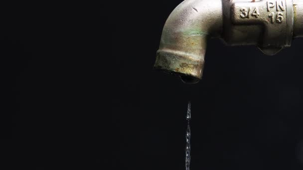 Концепции Водного Кризиса Нехватки Воды Крупный План Крана Течения Воды — стоковое видео