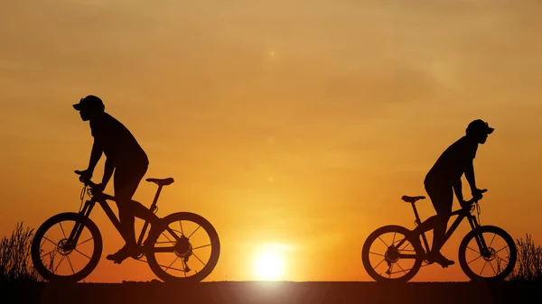 Silueta Cyklistů Kteří Večer Cvičí Louce Koncepce Fitness Zdravotní Péče — Stock fotografie
