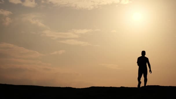 Silhouette Man Doing Training Mountains Sunset — Stock Video