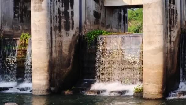 Conceito Gestão Água Estação Seca Água Que Flui Pequeno Portão — Vídeo de Stock