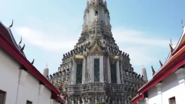 İnanılmaz Tayland kavramı. Phra Prang at Wat Arun Satha, Tayland 'da 26 Aralık 2022, Bangkok, Tayland.