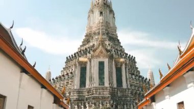 İnanılmaz Tayland kavramı. Phra Prang at Wat Arun Satha, Tayland 'da 26 Aralık 2022, Bangkok, Tayland.
